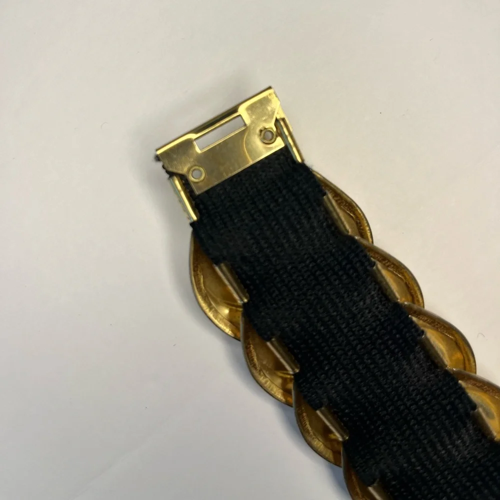 Vintage 1990's Y2K‎ Gold Tone Circle Scallop Medallion Stretch Belt One Size